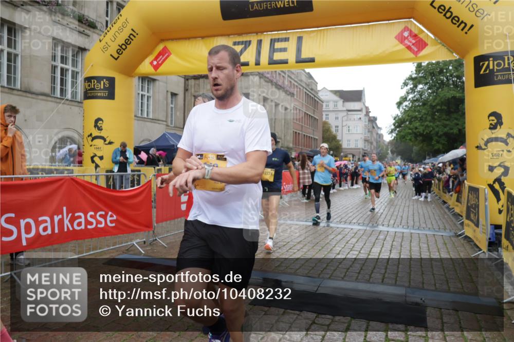 13.09.2026 - Kiel Lauf Yannick Fuchs http://msf.ph/oto/10408232 13.09.2026 10:36:04 Ziel 867, 1321, 2541, 3634, 3811, 4889, 5947, 6634, 6957, 7619, 8224, 8393, 8557, 10860, 10998, 11662, 12286, 100, 215, 343, 1376, 1993, 2116, 2248, 2494, 3124, 3790, 4538, 5151, 5698, 5817, 6085, 6645, 7215, 7280, 7721, 8002, 8079, 8393, 8415, 8432, 8660, 8747, 8973, 10017, 10483, 10701, 10835, 11181, 11363, 11567, 11903, 12766, 1003, 1477, 1653, 2286, 4078, 4172, 4971, 5466, 6763, 7158, 7920, 8554, 8579, 8743, 9201, 10045, 10075, 10852, 11145, 12022, 5293 meine-sportfotos.de