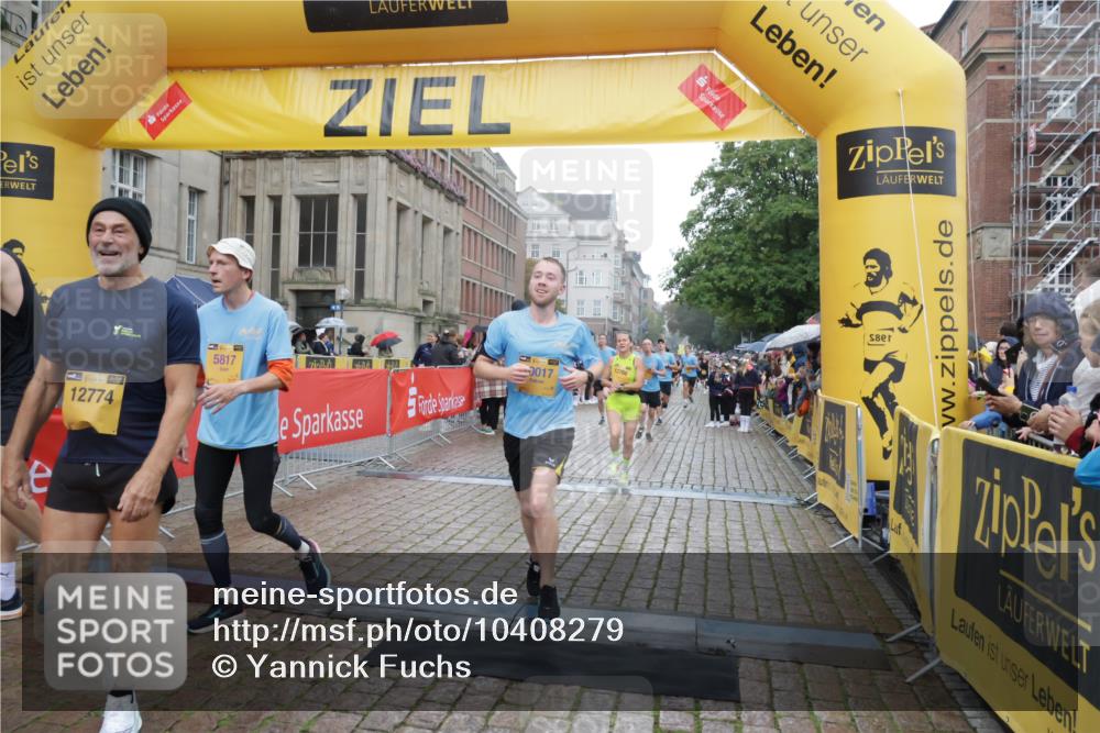 13.09.2026 - Kiel Lauf Yannick Fuchs http://msf.ph/oto/10408279 13.09.2026 10:36:06 Ziel 867, 1321, 2541, 3634, 3811, 4889, 4971, 5947, 6634, 6957, 7619, 8224, 10045, 10860, 11662, 12286, 100, 215, 343, 1376, 1993, 2116, 2248, 2494, 3124, 3790, 4538, 5151, 5698, 6085, 6645, 7215, 7280, 7721, 8002, 8079, 8393, 8415, 8432, 8557, 8660, 8747, 8973, 10483, 10701, 10835, 10998, 11181, 11363, 11567, 11903, 12766, 1003, 1278, 1477, 1653, 2286, 4029, 4078, 4172, 5466, 6763, 7158, 7252, 7920, 8554, 8579, 8743, 8923, 9201, 10075, 10852, 11145, 12022 meine-sportfotos.de