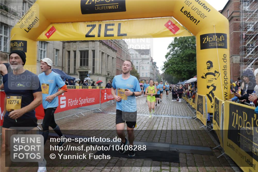 13.09.2026 - Kiel Lauf Yannick Fuchs http://msf.ph/oto/10408288 13.09.2026 10:36:06 Ziel 867, 1321, 2541, 3634, 3811, 4889, 4971, 5947, 6634, 6957, 7619, 8224, 10045, 10860, 11662, 12286, 100, 215, 343, 1376, 1993, 2116, 2248, 2494, 3124, 3790, 4538, 5151, 5698, 6085, 6645, 7215, 7280, 7721, 8002, 8079, 8393, 8415, 8432, 8557, 8660, 8747, 8973, 10483, 10701, 10835, 10998, 11181, 11363, 11567, 11903, 12766, 1003, 1278, 1477, 1653, 2286, 4029, 4078, 4172, 5466, 6763, 7158, 7252, 7920, 8554, 8579, 8743, 8923, 9201, 10075, 10852, 11145, 12022 meine-sportfotos.de