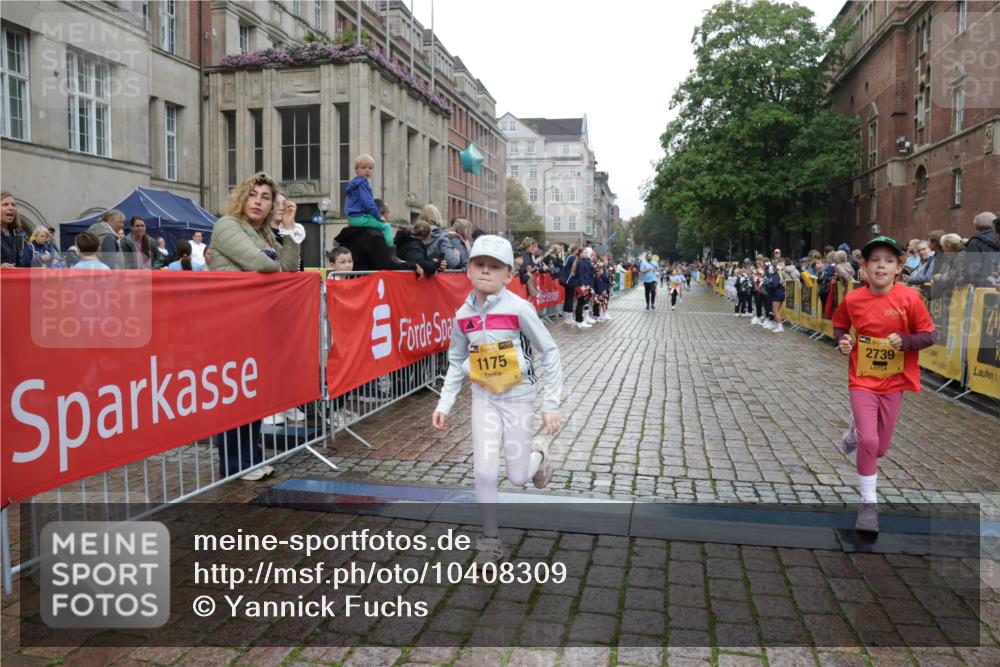 13.09.2026 - Kiel Lauf Yannick Fuchs http://msf.ph/oto/10408309 13.09.2026 09:02:40 Ziel 963, 5618, 5983, 6853, 9119, 9212, 12270, 1992, 2635, 3250, 3405, 3406, 4337, 5271, 5482, 6062, 6251, 6485, 6562, 6672, 6749, 7853, 8183, 8419, 10288, 10324, 10336, 11571, 12446, 1175, 1830, 1870, 2739, 12052, 911, 2916, 5577, 6062, 6562, 10336, 11578, 12211, 12321 meine-sportfotos.de
