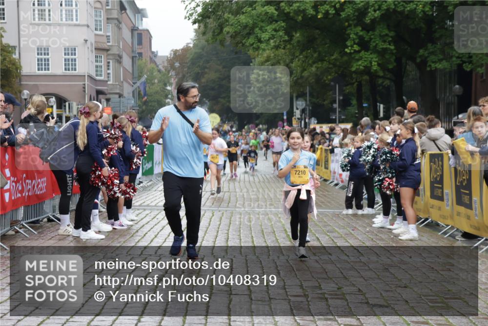 13.09.2026 - Kiel Lauf Yannick Fuchs http://msf.ph/oto/10408319 13.09.2026 09:02:45 Ziel 1870, 5983, 6853, 12052, 12270, 963, 1992, 2635, 3250, 3405, 3406, 4337, 5271, 5482, 5618, 6251, 6485, 6672, 6749, 7853, 8183, 8419, 9119, 9212, 10288, 11571, 1175, 1830, 2178, 2739, 911, 5271, 6062, 6562, 10324, 10336, 12211, 12446 meine-sportfotos.de