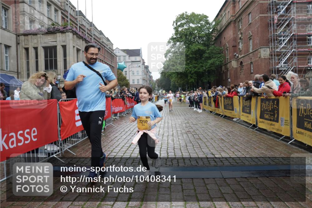 13.09.2026 - Kiel Lauf Yannick Fuchs http://msf.ph/oto/10408341 13.09.2026 09:02:49 Ziel 1830, 1870, 5983, 12052, 963, 1992, 2635, 3250, 3405, 3406, 4337, 5482, 5618, 6251, 6485, 6672, 6749, 6853, 7853, 8183, 8419, 9119, 9212, 10288, 11571, 12270, 1175, 2178, 2739, 1992, 3250, 3405, 3406, 5271, 5482, 6251, 6672, 8183, 10324, 10336, 11571, 12446 meine-sportfotos.de