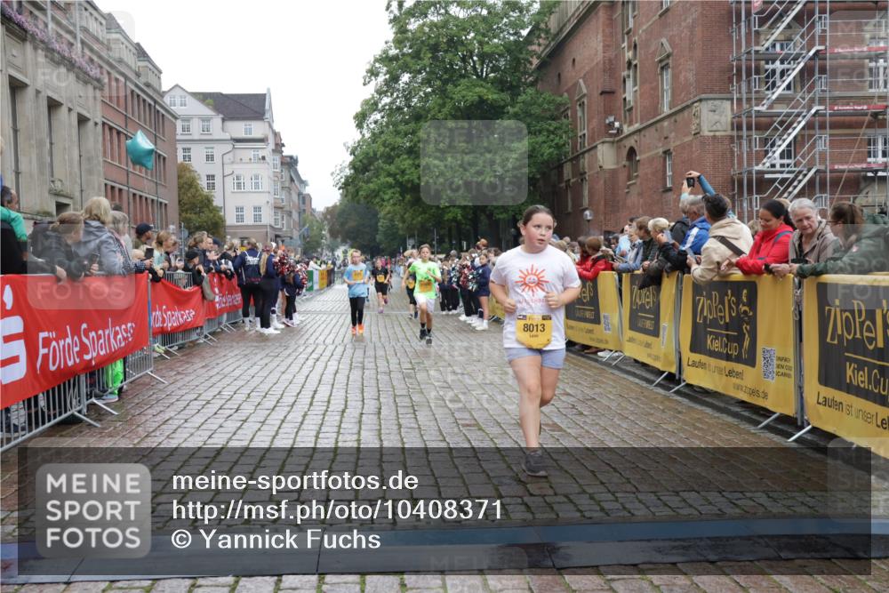 13.09.2026 - Kiel Lauf Yannick Fuchs http://msf.ph/oto/10408371 13.09.2026 09:02:54 Ziel 1175, 1830, 1870, 2739, 12052, 963, 2635, 4337, 5618, 5983, 6749, 6853, 7853, 8419, 9119, 9212, 12270, 2178, 2372, 8013, 11932, 1992, 2635, 3250, 3405, 3406, 5482, 6251, 6485, 6672, 6749, 8183, 8419, 10288, 11571 meine-sportfotos.de