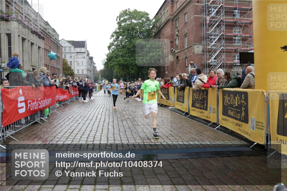 13.09.2026 - Kiel Lauf Yannick Fuchs http://msf.ph/oto/10408374 13.09.2026 09:02:56 Ziel 1175, 1830, 1870, 2739, 12052, 963, 4337, 5618, 5983, 6749, 6853, 7853, 8419, 9119, 9212, 12270, 2178, 2372, 8013, 11932, 1992, 2635, 3250, 3405, 3406, 5482, 6251, 6485, 6672, 6749, 8183, 8419, 10288, 11571 meine-sportfotos.de