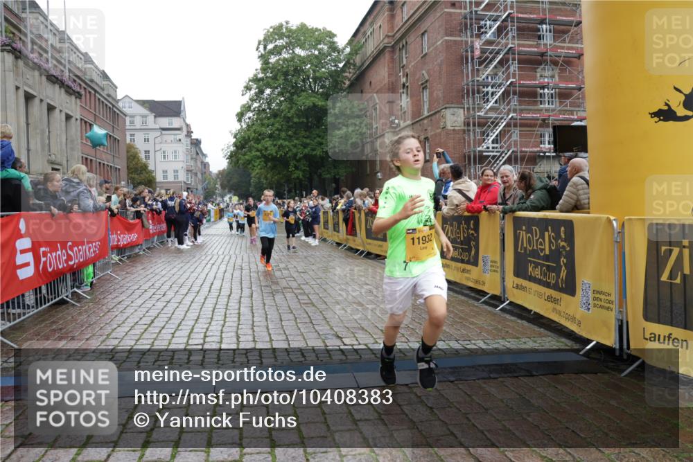 13.09.2026 - Kiel Lauf Yannick Fuchs http://msf.ph/oto/10408383 13.09.2026 09:02:56 Ziel 1175, 1830, 1870, 2739, 12052, 963, 4337, 5618, 5983, 6749, 6853, 7853, 8419, 9119, 9212, 12270, 2178, 2372, 8013, 11932, 1992, 2635, 3250, 3405, 3406, 5482, 6251, 6485, 6672, 6749, 8183, 8419, 10288, 11571 meine-sportfotos.de
