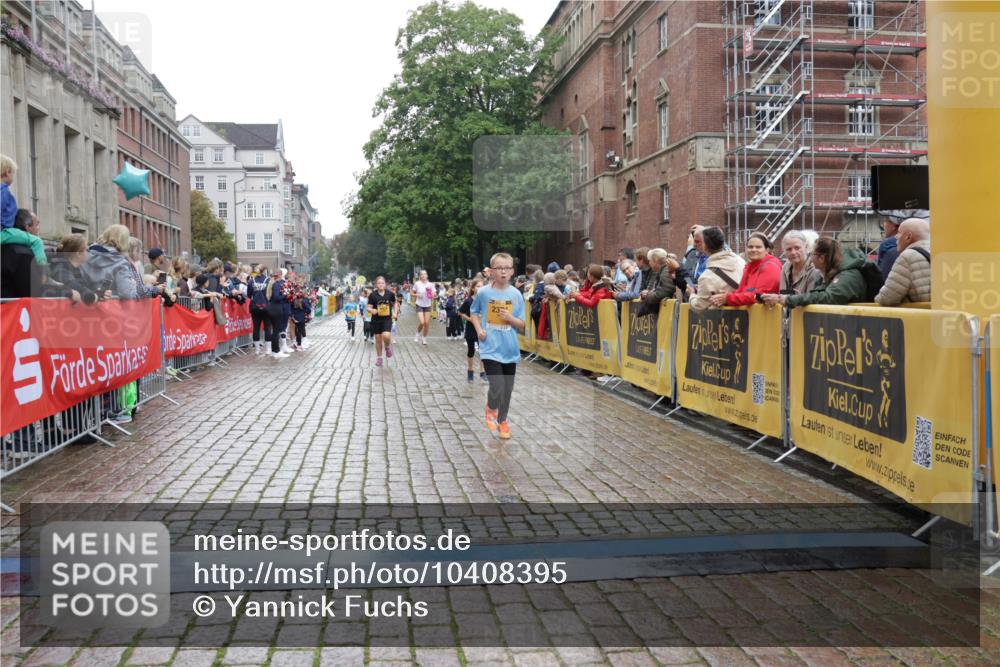 13.09.2026 - Kiel Lauf Yannick Fuchs http://msf.ph/oto/10408395 13.09.2026 09:02:57 Ziel 1175, 1830, 1870, 2739, 12052, 963, 4337, 5618, 5983, 6749, 6853, 7853, 9119, 9212, 12270, 2178, 2372, 7020, 8013, 8924, 11932, 1992, 2635, 3250, 3405, 3406, 4337, 5482, 6251, 6485, 6672, 6749, 8183, 8419, 10288, 11571 meine-sportfotos.de