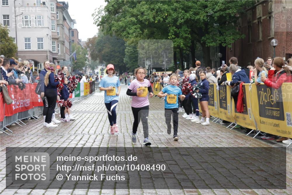13.09.2026 - Kiel Lauf Yannick Fuchs http://msf.ph/oto/10408490 13.09.2026 09:03:13 Ziel 2178, 2372, 7020, 8013, 8924, 11932, 1175, 1830, 1870, 2739, 5983, 12052, 12270, 2528, 4445, 5854, 6191, 6644, 7564, 8613, 8616, 8789, 11931, 963, 5618, 5983, 6853, 9119, 9212, 12270 meine-sportfotos.de