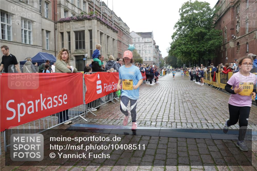 13.09.2026 - Kiel Lauf Yannick Fuchs http://msf.ph/oto/10408511 13.09.2026 09:03:17 Ziel 2372, 2528, 6644, 7020, 7564, 8013, 8616, 8789, 8924, 11932, 1175, 1830, 1870, 2178, 2739, 12052, 1268, 4445, 5854, 6191, 8613, 11931, 5983, 6853, 12270 meine-sportfotos.de