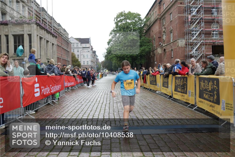 13.09.2026 - Kiel Lauf Yannick Fuchs http://msf.ph/oto/10408538 13.09.2026 09:03:26 Ziel 2528, 5854, 6644, 7020, 7564, 8613, 8616, 8789, 8924, 11931, 1175, 1830, 2178, 2372, 2739, 8013, 11932, 1268, 4445, 6191, 7990, 10123, 1830, 1870, 12052 meine-sportfotos.de
