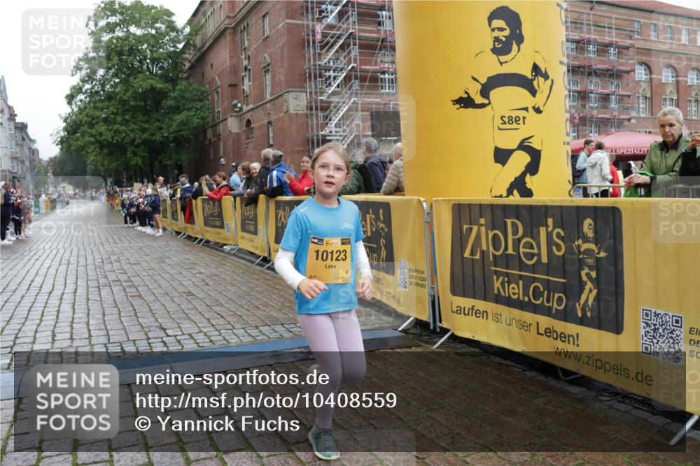 13.09.2026 - Kiel Lauf Yannick Fuchs http://msf.ph/oto/10408559 13.09.2026 09:03:28 Ziel 2528, 4445, 5854, 6191, 6644, 7564, 8613, 8616, 8789, 11931, 1175, 2178, 2372, 2739, 7020, 8013, 8924, 11932, 1268, 7990, 10123, 1175, 1830, 1870, 2739, 12052 meine-sportfotos.de