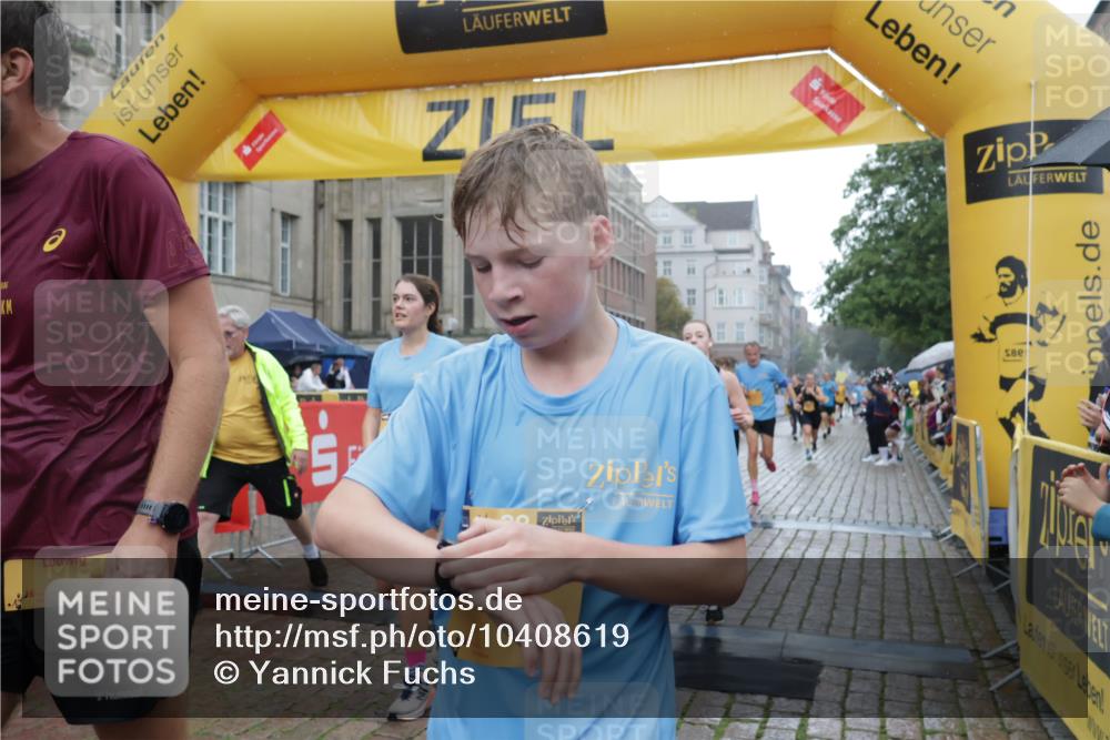 13.09.2026 - Kiel Lauf Yannick Fuchs http://msf.ph/oto/10408619 13.09.2026 10:36:30 Ziel 1278, 1477, 1534, 1584, 2095, 2286, 2380, 2425, 4029, 4172, 5045, 5466, 5574, 6763, 7158, 7252, 8242, 8923, 10852, 11113, 11145, 867, 1003, 1321, 1653, 2541, 3634, 3811, 4078, 4172, 4889, 4971, 5947, 6634, 6957, 7158, 7619, 7920, 8224, 8554, 8557, 8579, 8743, 9201, 10045, 10075, 10860, 10998, 11145, 11662, 12022, 12286, 229, 2571, 2966, 4464, 4692, 5541, 6309, 7177, 7312, 8055, 8494, 8760, 9352, 9554, 11619, 12104, 343, 2494, 3811, 7619, 7721, 8393, 8557, 8747, 10835 meine-sportfotos.de