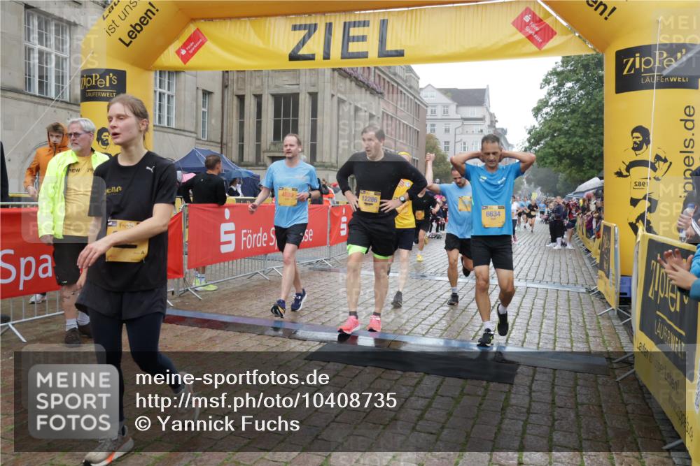13.09.2026 - Kiel Lauf Yannick Fuchs http://msf.ph/oto/10408735 13.09.2026 10:36:38 Ziel 1534, 1584, 2095, 2380, 2425, 2571, 2966, 4692, 5045, 5541, 5574, 6309, 7177, 7312, 8494, 9352, 9554, 11113, 867, 1003, 1278, 1477, 1653, 2286, 2380, 2541, 4029, 4078, 4172, 4971, 5466, 5947, 6763, 7158, 7252, 7920, 8224, 8242, 8554, 8579, 8743, 8923, 9201, 10045, 10075, 10852, 10860, 11145, 11662, 12022, 229, 1211, 4464, 4928, 8055, 8099, 8760, 9289, 9657, 10317, 10608, 11619, 11867, 12104, 867, 1321, 2541, 3634, 3811, 4889, 5947, 6634, 6957, 7619 meine-sportfotos.de