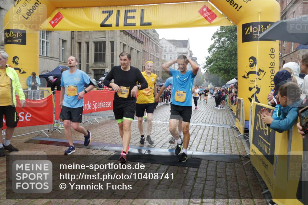 13.09.2026 - Kiel Lauf Yannick Fuchs http://msf.ph/oto/10408741 13.09.2026 10:36:38 Ziel 1534, 1584, 2095, 2380, 2425, 2571, 2966, 4692, 5045, 5541, 5574, 6309, 7177, 7312, 8494, 9352, 9554, 11113, 867, 1003, 1278, 1477, 1653, 2286, 2380, 2541, 4029, 4078, 4172, 4971, 5466, 5947, 6763, 7158, 7252, 7920, 8224, 8242, 8554, 8579, 8743, 8923, 9201, 10045, 10075, 10852, 10860, 11145, 11662, 12022, 229, 1211, 4464, 4928, 8055, 8099, 8760, 9289, 9657, 10317, 10608, 11619, 11867, 12104, 867, 1321, 2541, 3634, 3811, 4889, 5947, 6634, 6957, 7619 meine-sportfotos.de