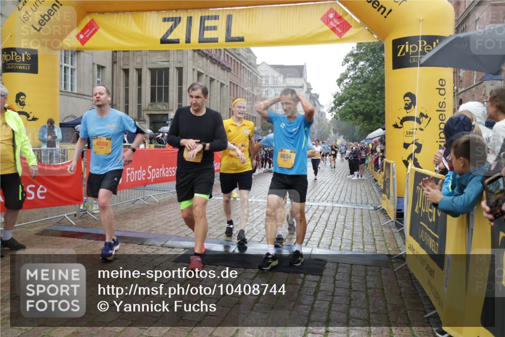 13.09.2026 - Kiel Lauf Yannick Fuchs http://msf.ph/oto/10408744 13.09.2026 10:36:38 Ziel 1534, 1584, 2095, 2380, 2425, 2571, 2966, 4692, 5045, 5541, 5574, 6309, 7177, 7312, 8494, 9352, 9554, 11113, 867, 1003, 1278, 1477, 1653, 2286, 2380, 2541, 4029, 4078, 4172, 4971, 5466, 5947, 6763, 7158, 7252, 7920, 8224, 8242, 8554, 8579, 8743, 8923, 9201, 10045, 10075, 10852, 10860, 11145, 11662, 12022, 229, 1211, 4464, 4928, 8055, 8099, 8760, 9289, 9657, 10317, 10608, 11619, 11867, 12104, 867, 1321, 2541, 3634, 3811, 4889, 5947, 6634, 6957, 7619 meine-sportfotos.de