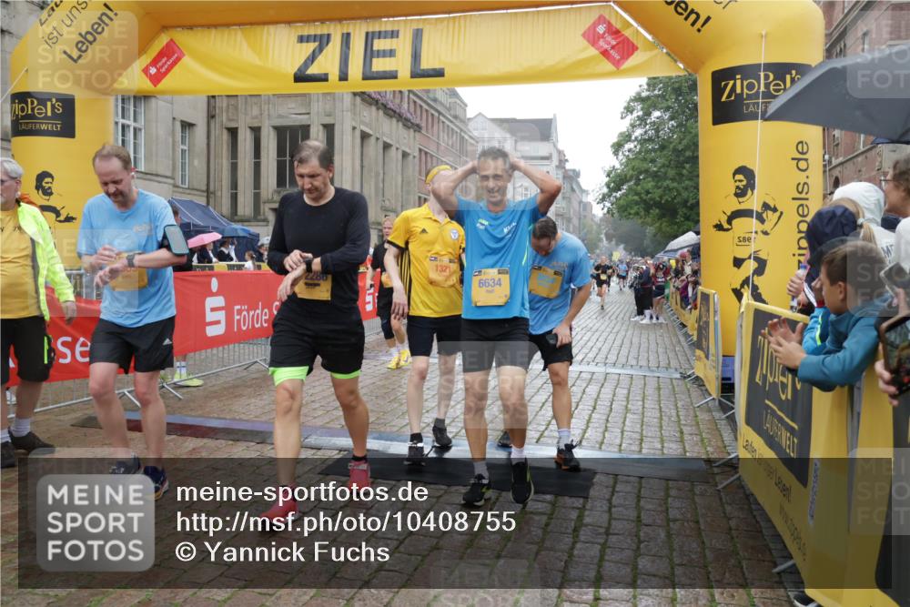 13.09.2026 - Kiel Lauf Yannick Fuchs http://msf.ph/oto/10408755 13.09.2026 10:36:39 Ziel 1534, 1584, 2095, 2425, 2571, 2966, 4692, 5045, 5541, 5574, 6309, 7177, 7312, 8494, 9352, 9554, 11113, 867, 1003, 1278, 1477, 1653, 2286, 2380, 2541, 4029, 4078, 4172, 4971, 5466, 5947, 6763, 7158, 7252, 7920, 8224, 8242, 8554, 8579, 8743, 8923, 9201, 10045, 10075, 10852, 10860, 11145, 11662, 12022, 229, 990, 1211, 4464, 4928, 8055, 8099, 8760, 9289, 9657, 10317, 10608, 11619, 11867, 12104, 867, 1321, 2541, 3634, 3811, 4889, 5947, 6634, 6957, 7619 meine-sportfotos.de