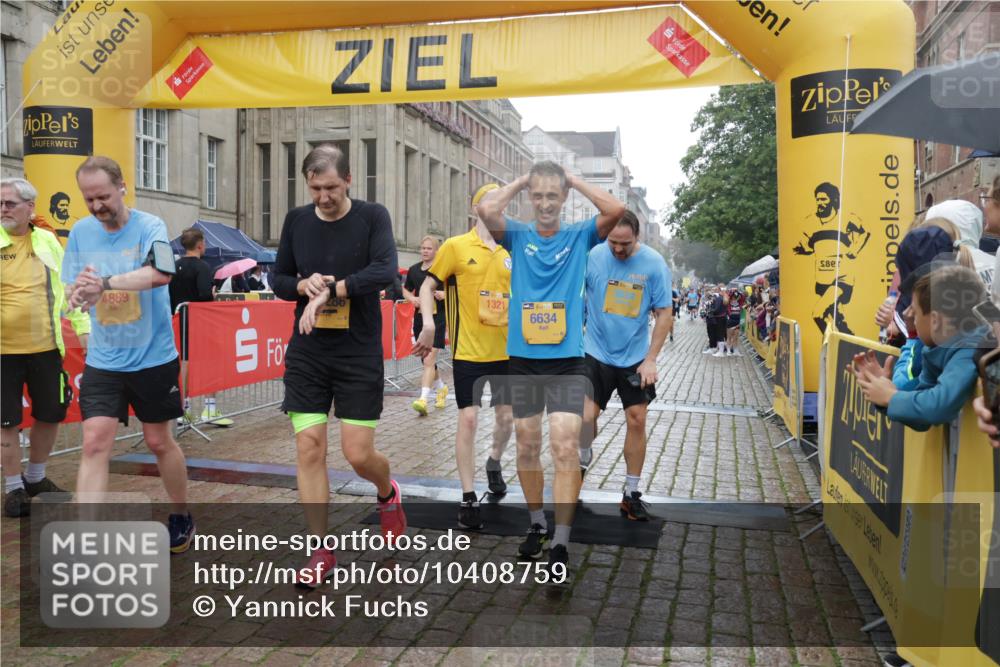 13.09.2026 - Kiel Lauf Yannick Fuchs http://msf.ph/oto/10408759 13.09.2026 10:36:39 Ziel 1534, 1584, 2095, 2425, 2571, 2966, 4692, 5045, 5541, 5574, 6309, 7177, 7312, 8494, 9352, 9554, 11113, 867, 1003, 1278, 1477, 1653, 2286, 2380, 2541, 4029, 4078, 4172, 4971, 5466, 5947, 6763, 7158, 7252, 7920, 8224, 8242, 8554, 8579, 8743, 8923, 9201, 10045, 10075, 10852, 10860, 11145, 11662, 12022, 229, 990, 1211, 4464, 4928, 8055, 8099, 8760, 9289, 9657, 10317, 10608, 11619, 11867, 12104, 867, 1321, 2541, 3634, 3811, 4889, 5947, 6634, 6957, 7619 meine-sportfotos.de