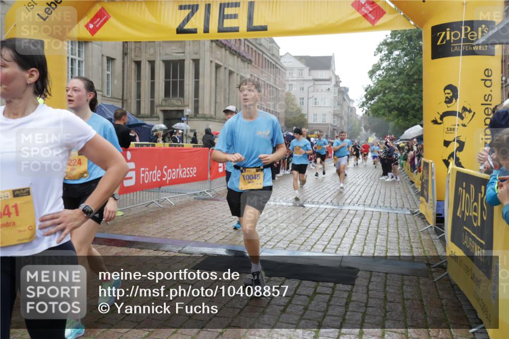 13.09.2026 - Kiel Lauf Yannick Fuchs http://msf.ph/oto/10408857 13.09.2026 10:36:47 Ziel 229, 2571, 2966, 4464, 4692, 6309, 7177, 7312, 8055, 8494, 8760, 9352, 9554, 11619, 11867, 12104, 1003, 1278, 1477, 1534, 1584, 1653, 2095, 2286, 2380, 2425, 2571, 4029, 4078, 4172, 5045, 5466, 5541, 5574, 6763, 7158, 7252, 7920, 8242, 8554, 8579, 8743, 8923, 9201, 10075, 10852, 11113, 11145, 12022, 388, 886, 990, 1211, 4928, 5331, 6671, 8099, 8162, 8390, 8391, 8792, 9289, 9657, 9901, 10317, 10608, 11101, 11883, 12545, 1003, 2541, 4971, 7920, 8224, 8579, 8743 meine-sportfotos.de