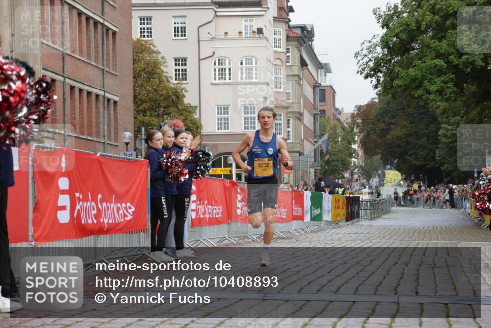 13.09.2026 - Kiel Lauf Yannick Fuchs http://msf.ph/oto/10408893 13.09.2026 09:30:34 Ziel 3232 meine-sportfotos.de