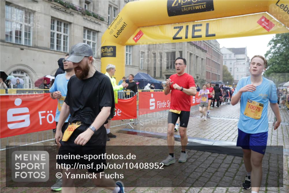 13.09.2026 - Kiel Lauf Yannick Fuchs http://msf.ph/oto/10408952 13.09.2026 10:36:56 Ziel 990, 1211, 4464, 4928, 8055, 8099, 8760, 9289, 9657, 10317, 10608, 11619, 11867, 229, 1278, 1477, 1534, 1584, 2095, 2286, 2380, 2425, 2571, 2966, 4029, 4692, 5045, 5466, 5541, 5574, 6309, 6763, 7177, 7252, 7312, 8242, 8494, 8923, 9352, 9554, 10852, 11113, 12104, 388, 886, 1217, 1313, 2601, 5331, 5471, 6671, 6720, 7729, 7987, 8026, 8162, 8390, 8391, 8463, 8792, 9901, 11101, 11883, 11911, 12311, 12314, 12545, 1477, 1653, 2286, 4078, 7920, 8554, 8743 meine-sportfotos.de