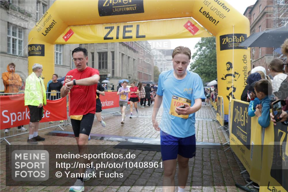13.09.2026 - Kiel Lauf Yannick Fuchs http://msf.ph/oto/10408961 13.09.2026 10:36:57 Ziel 990, 1211, 4464, 4928, 8055, 8099, 8390, 8391, 8760, 9289, 9657, 10317, 10608, 11619, 11867, 229, 1278, 1534, 1584, 2095, 2286, 2380, 2425, 2571, 2966, 4029, 4692, 5045, 5466, 5541, 5574, 6309, 6763, 7177, 7252, 7312, 8242, 8494, 8760, 8923, 9352, 9554, 10852, 11113, 11619, 12104, 388, 886, 1217, 1313, 2601, 5331, 5471, 6671, 6720, 7729, 7987, 8026, 8162, 8463, 8792, 9901, 11101, 11883, 11911, 12311, 12314, 12545, 12742, 1477, 1653, 2286, 4078, 7920, 8554 meine-sportfotos.de