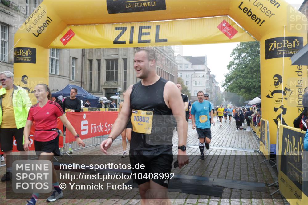13.09.2026 - Kiel Lauf Yannick Fuchs http://msf.ph/oto/10408992 13.09.2026 10:37:01 Ziel 388, 886, 990, 1211, 4928, 5331, 6671, 8099, 8162, 8390, 8391, 8792, 9289, 9657, 9901, 10317, 10608, 11101, 11867, 11883, 12545, 229, 1278, 1534, 1584, 2095, 2380, 2425, 2571, 2966, 4464, 4692, 5045, 5541, 5574, 6309, 7177, 7252, 7312, 8055, 8242, 8494, 8760, 9352, 9554, 11113, 11619, 11867, 12104, 595, 1142, 1217, 1313, 2601, 2925, 5471, 6720, 7640, 7729, 7987, 8026, 8463, 8628, 9208, 9435, 9977, 11748, 11911, 12311, 12314, 12742, 1278, 1477, 2286, 2380, 4078 meine-sportfotos.de