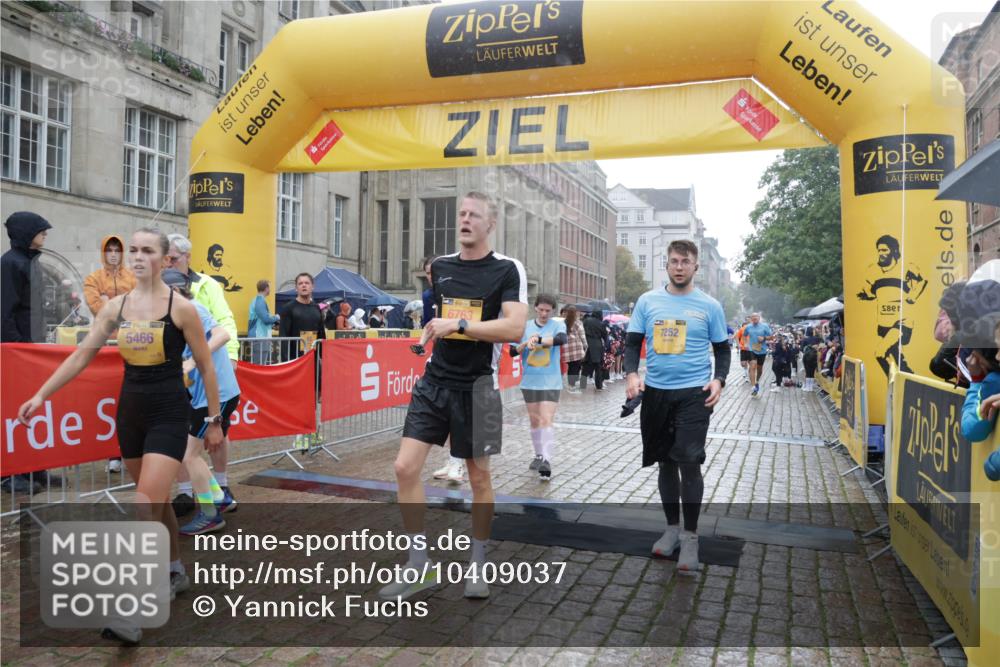 13.09.2026 - Kiel Lauf Yannick Fuchs http://msf.ph/oto/10409037 13.09.2026 10:37:04 Ziel 388, 886, 990, 1211, 4928, 5331, 6671, 8099, 8162, 8390, 8391, 8792, 9289, 9657, 9901, 10317, 11101, 11883, 12545, 229, 1534, 1584, 2095, 2425, 2571, 2966, 4464, 4692, 5045, 5541, 5574, 6309, 7177, 7312, 8055, 8099, 8494, 8760, 9352, 9554, 10608, 11113, 11619, 11867, 12104, 176, 595, 1142, 1217, 1313, 2601, 2925, 5471, 6720, 7640, 7729, 7987, 8026, 8463, 8515, 8628, 8820, 9208, 9435, 9540, 9977, 11748, 11911, 12311, 12314, 12742, 1278, 2286, 2380, 2425 meine-sportfotos.de