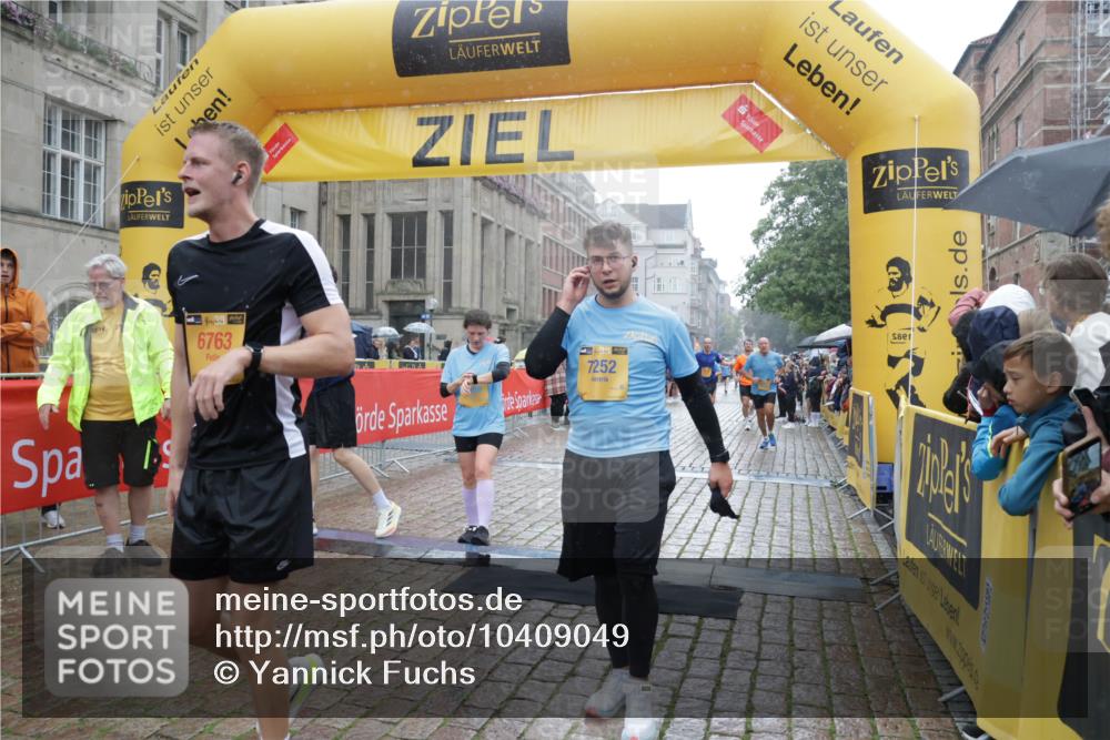 13.09.2026 - Kiel Lauf Yannick Fuchs http://msf.ph/oto/10409049 13.09.2026 10:37:05 Ziel 388, 886, 990, 1211, 4928, 5331, 5471, 6671, 8162, 8390, 8391, 8792, 9289, 9657, 9901, 10317, 11101, 11883, 11911, 12311, 12314, 12545, 229, 1534, 1584, 2095, 2425, 2571, 2966, 4464, 4692, 5045, 5541, 5574, 6309, 7177, 7312, 8055, 8099, 8494, 8760, 9352, 9554, 9657, 10608, 11113, 11619, 11867, 12104, 176, 595, 1142, 1217, 1313, 1479, 2601, 2925, 6720, 7640, 7729, 7987, 8026, 8463, 8515, 8628, 8820, 9208, 9435, 9540, 9977, 11748, 12742, 1278, 1584, 2380, 2425 meine-sportfotos.de