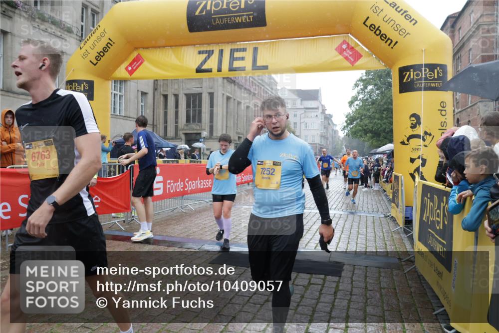 13.09.2026 - Kiel Lauf Yannick Fuchs http://msf.ph/oto/10409057 13.09.2026 10:37:06 Ziel 388, 886, 990, 1211, 4928, 5331, 5471, 6671, 8162, 8390, 8391, 8792, 9289, 9901, 10317, 11101, 11883, 11911, 12311, 12314, 12545, 229, 1534, 1584, 2095, 2571, 2966, 4464, 4692, 5045, 5541, 5574, 6309, 7177, 7312, 8055, 8099, 8494, 8760, 9352, 9554, 9657, 10317, 10608, 11113, 11619, 11867, 12104, 176, 595, 1142, 1217, 1313, 1479, 2601, 2925, 3137, 5262, 6720, 7640, 7729, 7987, 8026, 8463, 8515, 8628, 8820, 9208, 9435, 9540, 9977, 11748, 12742, 1278, 1534, 1584, 2380, 2425 meine-sportfotos.de