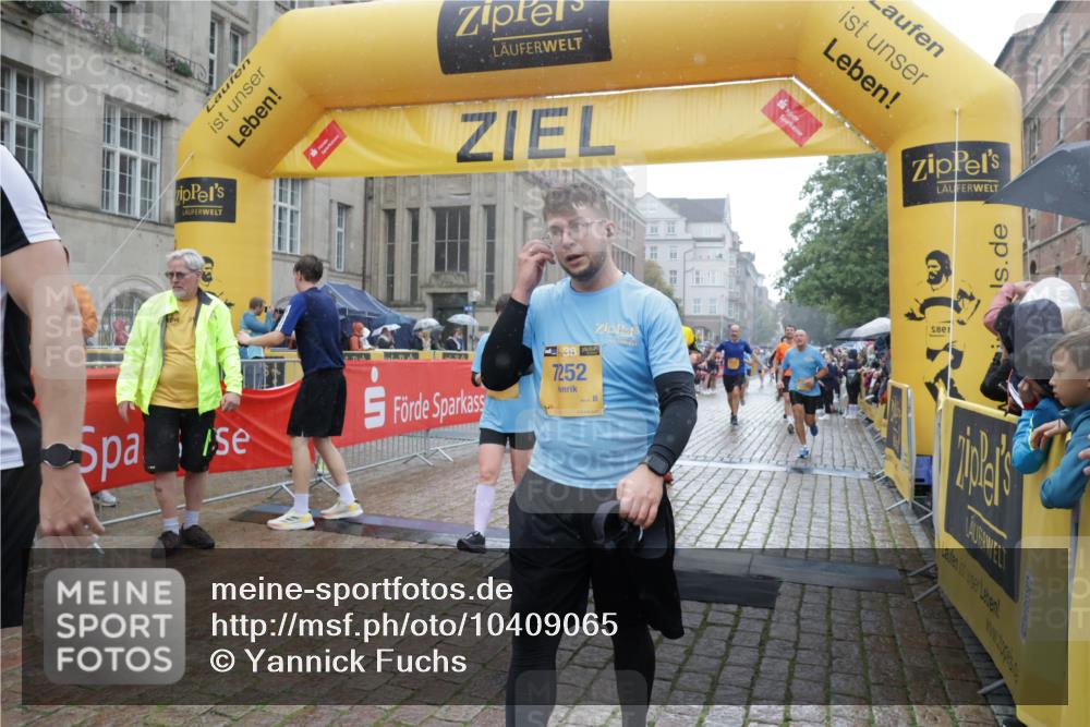 13.09.2026 - Kiel Lauf Yannick Fuchs http://msf.ph/oto/10409065 13.09.2026 10:37:06 Ziel 388, 886, 990, 1211, 4928, 5331, 5471, 6671, 8162, 8390, 8391, 8792, 9289, 9901, 10317, 11101, 11883, 11911, 12311, 12314, 12545, 229, 1534, 1584, 2095, 2571, 2966, 4464, 4692, 5045, 5541, 5574, 6309, 7177, 7312, 8055, 8099, 8494, 8760, 9352, 9554, 9657, 10317, 10608, 11113, 11619, 11867, 12104, 176, 595, 1142, 1217, 1313, 1479, 2601, 2925, 3137, 5262, 6720, 7640, 7729, 7987, 8026, 8463, 8515, 8628, 8820, 9208, 9435, 9540, 9977, 11748, 12742, 1278, 1534, 1584, 2380, 2425 meine-sportfotos.de
