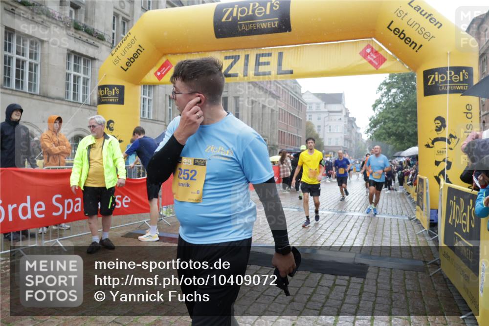 13.09.2026 - Kiel Lauf Yannick Fuchs http://msf.ph/oto/10409072 13.09.2026 10:37:07 Ziel 388, 886, 990, 1211, 4928, 5331, 5471, 6671, 7987, 8162, 8390, 8391, 8792, 9289, 9901, 11101, 11883, 11911, 12311, 12314, 12545, 229, 1211, 1534, 1584, 2095, 2571, 2966, 4464, 4692, 5045, 5541, 5574, 6309, 7177, 7312, 8055, 8099, 8494, 8760, 9352, 9554, 9657, 10317, 10608, 11113, 11619, 11867, 12104, 176, 595, 1142, 1217, 1313, 1479, 2601, 2925, 3137, 5262, 6720, 7640, 7729, 8026, 8463, 8515, 8628, 8820, 9208, 9435, 9540, 9977, 11748, 12742, 1278, 1534, 1584, 2380, 2425 meine-sportfotos.de