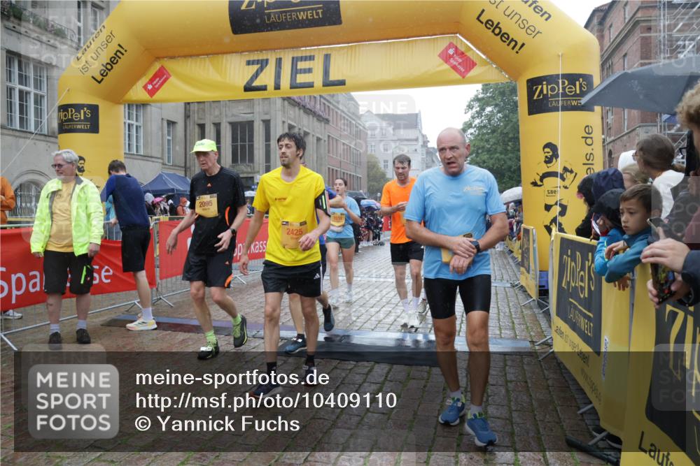 13.09.2026 - Kiel Lauf Yannick Fuchs http://msf.ph/oto/10409110 13.09.2026 10:37:10 Ziel 388, 886, 1217, 1313, 5331, 5471, 6671, 7729, 7987, 8026, 8162, 8390, 8391, 8463, 8792, 9901, 11101, 11883, 11911, 12311, 12314, 12545, 229, 990, 1211, 2571, 2966, 4464, 4692, 4928, 5541, 5574, 6309, 7177, 7312, 8055, 8099, 8494, 8760, 9289, 9352, 9554, 9657, 10317, 10608, 11619, 11867, 12104, 176, 595, 1142, 1479, 2601, 2925, 3137, 4375, 5262, 6720, 7640, 8146, 8515, 8567, 8628, 8820, 9208, 9435, 9540, 9977, 11685, 11748, 12742, 1534, 1584, 2380, 2425 meine-sportfotos.de
