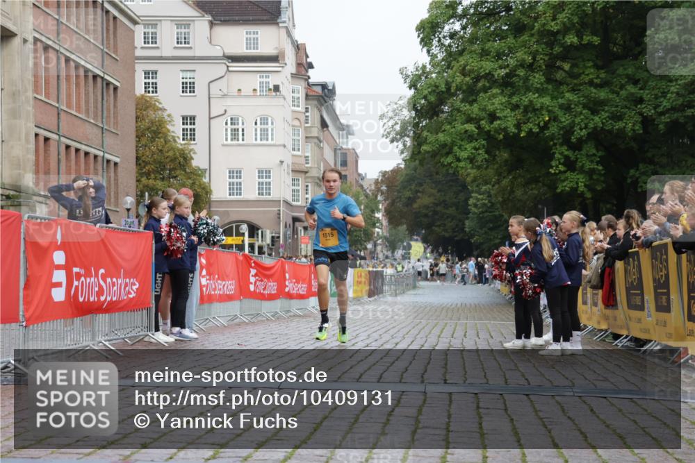 13.09.2026 - Kiel Lauf Yannick Fuchs http://msf.ph/oto/10409131 13.09.2026 09:31:46 Ziel 1515, 2409, 1519, 5339, 6685 meine-sportfotos.de