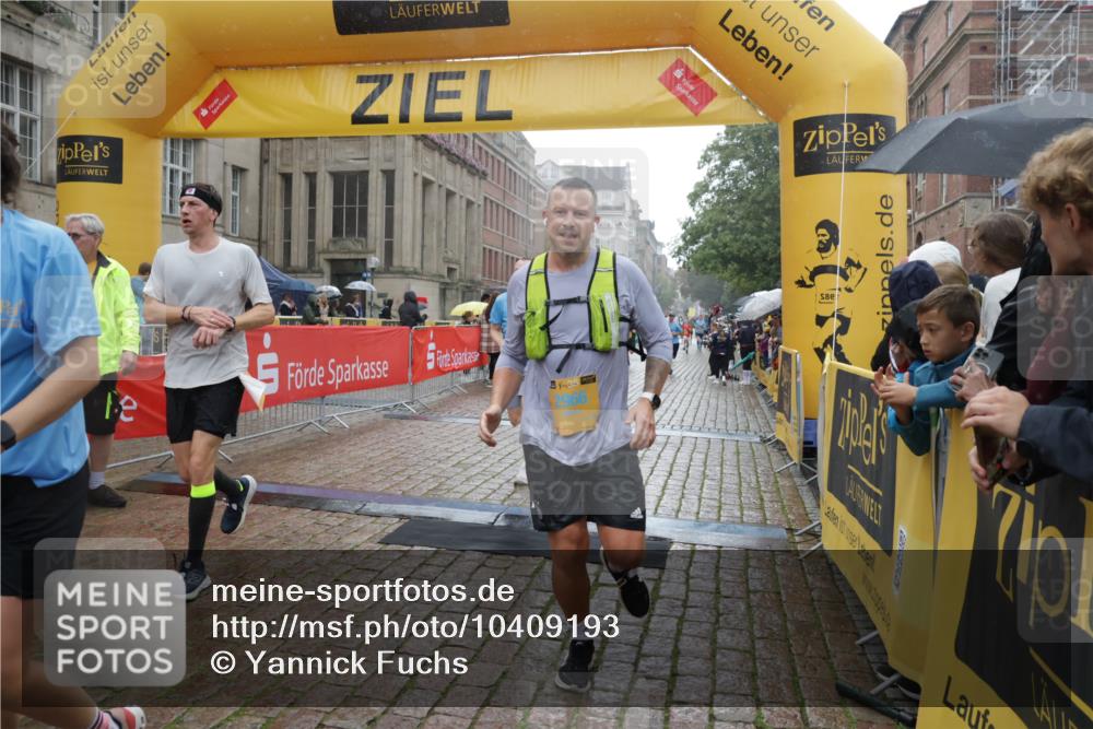 13.09.2026 - Kiel Lauf Yannick Fuchs http://msf.ph/oto/10409193 13.09.2026 10:37:18 Ziel 176, 595, 1142, 1217, 1313, 2601, 2925, 5471, 6720, 7640, 7729, 7987, 8026, 8463, 8515, 8628, 8820, 9208, 9435, 9540, 9977, 11748, 11911, 12311, 12314, 12742, 229, 388, 886, 990, 1211, 4464, 4928, 5331, 6671, 8055, 8099, 8162, 8390, 8391, 8760, 8792, 9289, 9352, 9657, 9901, 10317, 10608, 11101, 11619, 11867, 11883, 12104, 12545, 1479, 3028, 3137, 3981, 4375, 4521, 4877, 5262, 6511, 6705, 6796, 7129, 7355, 8146, 8567, 10393, 10952, 11685, 229 meine-sportfotos.de