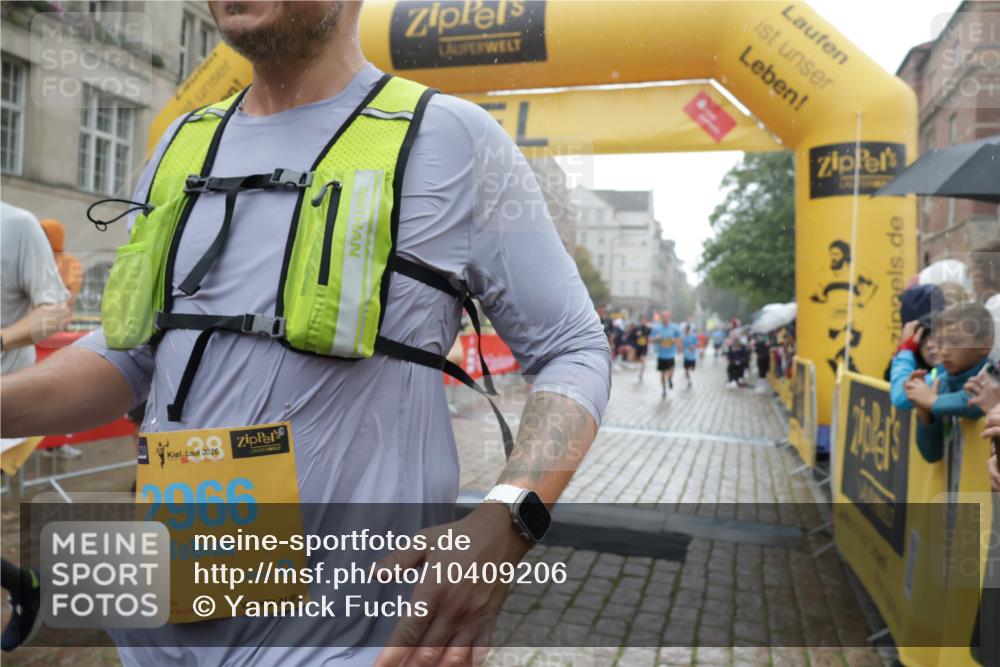 13.09.2026 - Kiel Lauf Yannick Fuchs http://msf.ph/oto/10409206 13.09.2026 10:37:19 Ziel 176, 595, 1142, 1217, 1313, 2601, 2925, 5471, 6720, 7640, 7729, 7987, 8026, 8463, 8515, 8628, 8820, 9208, 9435, 9540, 9977, 11748, 11911, 12311, 12314, 12742, 229, 388, 886, 990, 1211, 4464, 4928, 5331, 6671, 8055, 8099, 8162, 8390, 8391, 8760, 8792, 9289, 9657, 9901, 10317, 10608, 11101, 11619, 11867, 11883, 12104, 12545, 1479, 3028, 3137, 3981, 4375, 4521, 4877, 5262, 6511, 6705, 6796, 7129, 7355, 8146, 8567, 10393, 10952, 11685, 229 meine-sportfotos.de