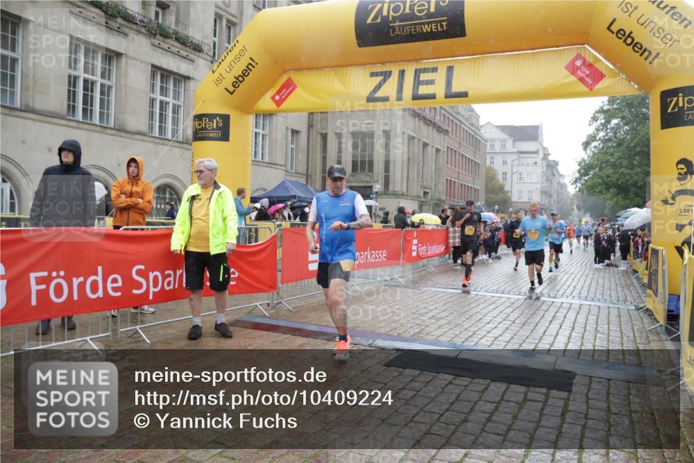 13.09.2026 - Kiel Lauf Yannick Fuchs http://msf.ph/oto/10409224 13.09.2026 10:37:20 Ziel 176, 595, 1142, 1217, 1313, 1479, 2601, 2925, 5471, 6720, 7640, 7729, 7987, 8026, 8463, 8515, 8628, 8820, 9208, 9435, 9540, 9977, 11748, 11911, 12311, 12314, 12742, 229, 388, 886, 990, 1211, 4464, 4928, 5331, 5471, 6671, 8055, 8099, 8162, 8390, 8391, 8760, 8792, 9289, 9657, 9901, 10317, 10608, 11101, 11619, 11867, 11883, 11911, 12104, 12311, 12314, 12545, 3028, 3137, 3981, 4375, 4521, 4877, 5262, 5850, 6511, 6705, 6796, 7129, 7355, 8146, 8567, 10393, 10952, 11685, 229 meine-sportfotos.de