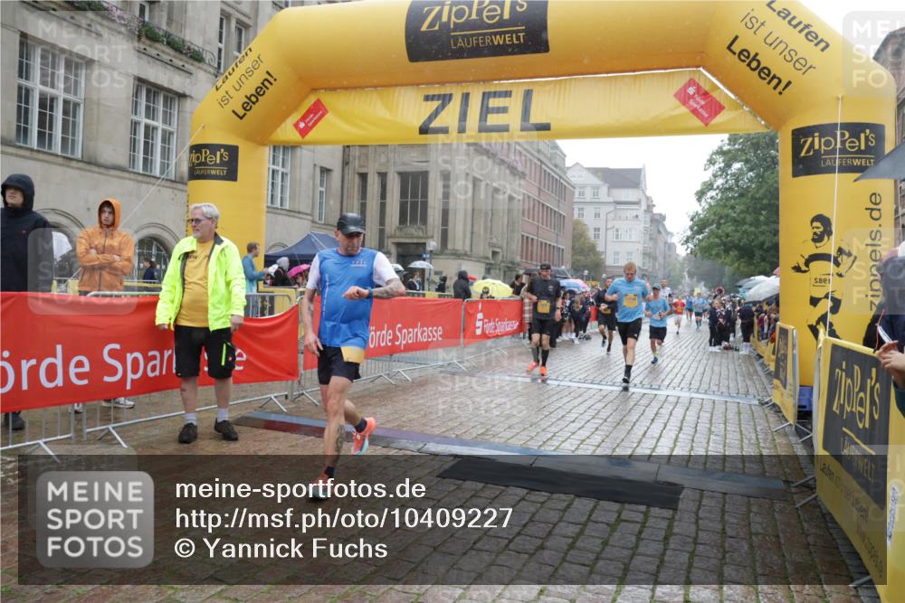 13.09.2026 - Kiel Lauf Yannick Fuchs http://msf.ph/oto/10409227 13.09.2026 10:37:20 Ziel 176, 595, 1142, 1217, 1313, 1479, 2601, 2925, 5471, 6720, 7640, 7729, 7987, 8026, 8463, 8515, 8628, 8820, 9208, 9435, 9540, 9977, 11748, 11911, 12311, 12314, 12742, 229, 388, 886, 990, 1211, 4464, 4928, 5331, 5471, 6671, 8055, 8099, 8162, 8390, 8391, 8760, 8792, 9289, 9657, 9901, 10317, 10608, 11101, 11619, 11867, 11883, 11911, 12104, 12311, 12314, 12545, 3028, 3137, 3981, 4375, 4521, 4877, 5262, 5850, 6511, 6705, 6796, 7129, 7355, 8146, 8567, 10393, 10952, 11685, 229 meine-sportfotos.de