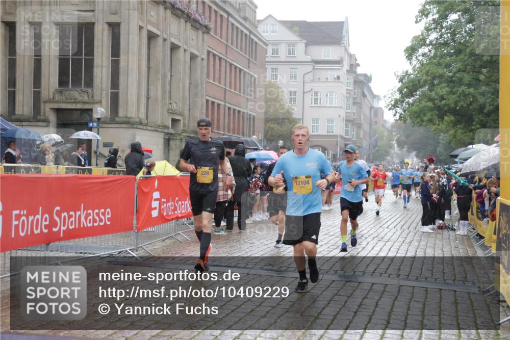 13.09.2026 - Kiel Lauf Yannick Fuchs http://msf.ph/oto/10409229 13.09.2026 10:37:21 Ziel 176, 595, 1142, 1217, 1313, 1479, 2601, 2925, 3137, 5262, 6720, 7640, 7729, 7987, 8026, 8463, 8515, 8628, 8820, 9208, 9435, 9540, 9977, 11748, 12742, 388, 886, 990, 1211, 4464, 4928, 5331, 5471, 6671, 8055, 8099, 8162, 8390, 8391, 8760, 8792, 9289, 9657, 9901, 10317, 10608, 11101, 11619, 11867, 11883, 11911, 12311, 12314, 12545, 1707, 3028, 3981, 4375, 4521, 4877, 5850, 6133, 6511, 6705, 6796, 7129, 7355, 8146, 8567, 10393, 10952, 11685, 229 meine-sportfotos.de