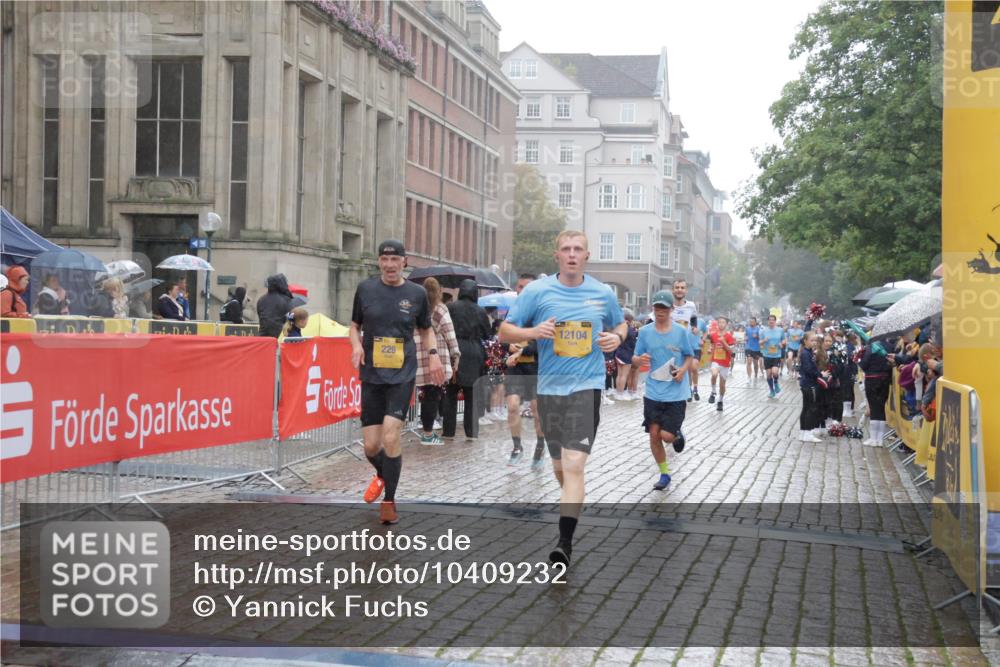 13.09.2026 - Kiel Lauf Yannick Fuchs http://msf.ph/oto/10409232 13.09.2026 10:37:21 Ziel 176, 595, 1142, 1217, 1313, 1479, 2601, 2925, 3137, 5262, 6720, 7640, 7729, 7987, 8026, 8463, 8515, 8628, 8820, 9208, 9435, 9540, 9977, 11748, 12742, 388, 886, 990, 1211, 4464, 4928, 5331, 5471, 6671, 8055, 8099, 8162, 8390, 8391, 8760, 8792, 9289, 9657, 9901, 10317, 10608, 11101, 11619, 11867, 11883, 11911, 12311, 12314, 12545, 1707, 3028, 3981, 4375, 4521, 4877, 5850, 6133, 6511, 6705, 6796, 7129, 7355, 8146, 8567, 10393, 10952, 11685, 229 meine-sportfotos.de