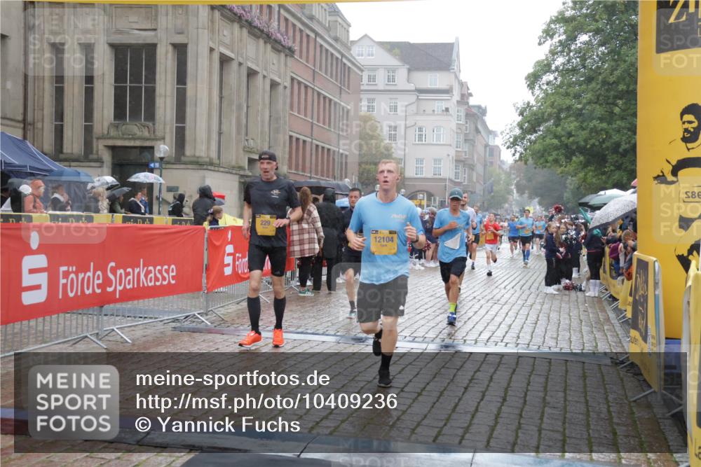 13.09.2026 - Kiel Lauf Yannick Fuchs http://msf.ph/oto/10409236 13.09.2026 10:37:21 Ziel 176, 595, 1142, 1217, 1313, 1479, 2601, 2925, 3137, 5262, 6720, 7640, 7729, 7987, 8026, 8463, 8515, 8628, 8820, 9208, 9435, 9540, 9977, 11748, 12742, 388, 886, 990, 1211, 4464, 4928, 5331, 5471, 6671, 8055, 8099, 8162, 8390, 8391, 8760, 8792, 9289, 9657, 9901, 10317, 10608, 11101, 11619, 11867, 11883, 11911, 12311, 12314, 12545, 1707, 3028, 3981, 4375, 4521, 4877, 5850, 6133, 6511, 6705, 6796, 7129, 7355, 8146, 8567, 10393, 10952, 11685, 229 meine-sportfotos.de