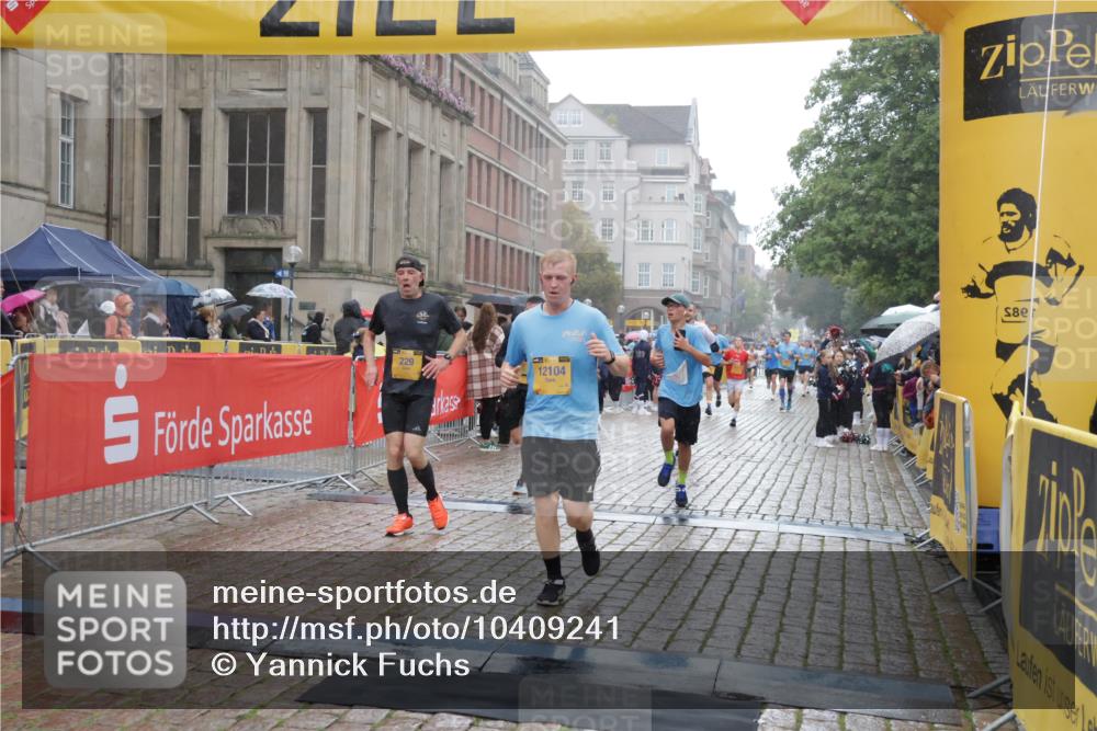 13.09.2026 - Kiel Lauf Yannick Fuchs http://msf.ph/oto/10409241 13.09.2026 10:37:21 Ziel 176, 595, 1142, 1217, 1313, 1479, 2601, 2925, 3137, 5262, 6720, 7640, 7729, 7987, 8026, 8463, 8515, 8628, 8820, 9208, 9435, 9540, 9977, 11748, 12742, 388, 886, 990, 1211, 4464, 4928, 5331, 5471, 6671, 8055, 8099, 8162, 8390, 8391, 8760, 8792, 9289, 9657, 9901, 10317, 10608, 11101, 11619, 11867, 11883, 11911, 12311, 12314, 12545, 1707, 3028, 3981, 4375, 4521, 4877, 5850, 6133, 6511, 6705, 6796, 7129, 7355, 8146, 8567, 10393, 10952, 11685, 229 meine-sportfotos.de