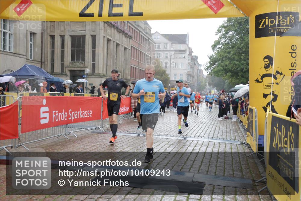 13.09.2026 - Kiel Lauf Yannick Fuchs http://msf.ph/oto/10409243 13.09.2026 10:37:21 Ziel 176, 595, 1142, 1217, 1313, 1479, 2601, 2925, 3137, 5262, 6720, 7640, 7729, 7987, 8026, 8463, 8515, 8628, 8820, 9208, 9435, 9540, 9977, 11748, 12742, 388, 886, 990, 1211, 4464, 4928, 5331, 5471, 6671, 8055, 8099, 8162, 8390, 8391, 8760, 8792, 9289, 9657, 9901, 10317, 10608, 11101, 11619, 11867, 11883, 11911, 12311, 12314, 12545, 1707, 3028, 3981, 4375, 4521, 4877, 5850, 6133, 6511, 6705, 6796, 7129, 7355, 8146, 8567, 10393, 10952, 11685, 229 meine-sportfotos.de