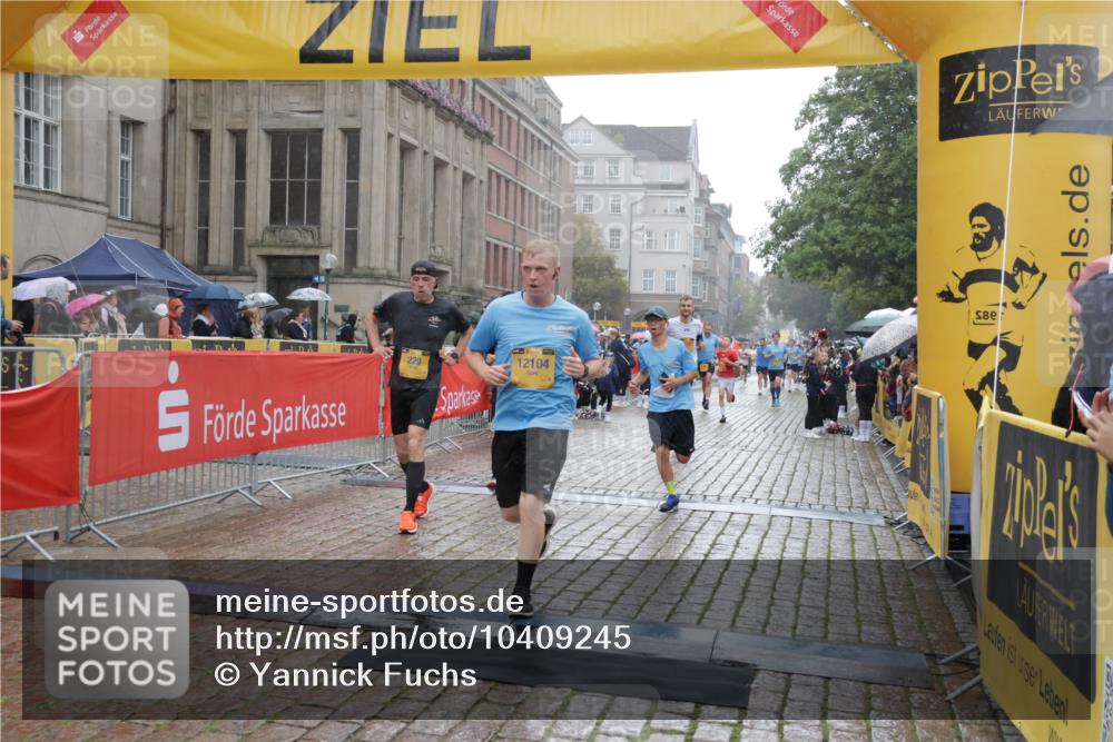 13.09.2026 - Kiel Lauf Yannick Fuchs http://msf.ph/oto/10409245 13.09.2026 10:37:22 Ziel 176, 595, 1142, 1217, 1313, 1479, 2601, 2925, 3137, 5262, 6720, 7640, 7729, 7987, 8026, 8463, 8515, 8628, 8820, 9208, 9435, 9540, 9977, 11748, 12742, 388, 886, 990, 1211, 4464, 4928, 5331, 5471, 6671, 7987, 8055, 8099, 8162, 8390, 8391, 8760, 8792, 9289, 9657, 9901, 10317, 10608, 11101, 11619, 11867, 11883, 11911, 12311, 12314, 12545, 1707, 3028, 3981, 4375, 4521, 4877, 5850, 6133, 6230, 6511, 6705, 6796, 7129, 7355, 8146, 8567, 10393, 10952, 11685, 229 meine-sportfotos.de
