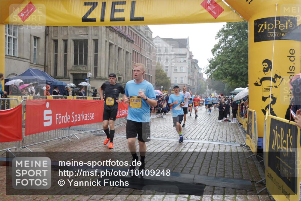13.09.2026 - Kiel Lauf Yannick Fuchs http://msf.ph/oto/10409248 13.09.2026 10:37:22 Ziel 176, 595, 1142, 1217, 1313, 1479, 2601, 2925, 3137, 5262, 6720, 7640, 7729, 7987, 8026, 8463, 8515, 8628, 8820, 9208, 9435, 9540, 9977, 11748, 12742, 388, 886, 990, 1211, 4464, 4928, 5331, 5471, 6671, 7987, 8055, 8099, 8162, 8390, 8391, 8760, 8792, 9289, 9657, 9901, 10317, 10608, 11101, 11619, 11867, 11883, 11911, 12311, 12314, 12545, 1707, 3028, 3981, 4375, 4521, 4877, 5850, 6133, 6230, 6511, 6705, 6796, 7129, 7355, 8146, 8567, 10393, 10952, 11685, 229 meine-sportfotos.de