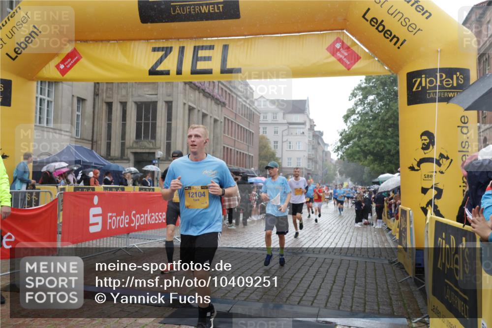 13.09.2026 - Kiel Lauf Yannick Fuchs http://msf.ph/oto/10409251 13.09.2026 10:37:22 Ziel 176, 595, 1142, 1217, 1313, 1479, 2601, 2925, 3137, 5262, 6720, 7640, 7729, 7987, 8026, 8463, 8515, 8628, 8820, 9208, 9435, 9540, 9977, 11748, 12742, 388, 886, 990, 1211, 4464, 4928, 5331, 5471, 6671, 7987, 8055, 8099, 8162, 8390, 8391, 8760, 8792, 9289, 9657, 9901, 10317, 10608, 11101, 11619, 11867, 11883, 11911, 12311, 12314, 12545, 1707, 3028, 3981, 4375, 4521, 4877, 5850, 6133, 6230, 6511, 6705, 6796, 7129, 7355, 8146, 8567, 10393, 10952, 11685, 229 meine-sportfotos.de
