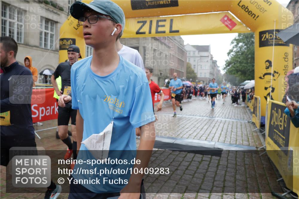 13.09.2026 - Kiel Lauf Yannick Fuchs http://msf.ph/oto/10409283 13.09.2026 10:37:27 Ziel 176, 595, 1142, 1479, 2925, 3028, 3137, 4375, 4521, 4877, 5262, 7640, 8146, 8515, 8567, 8628, 8820, 9208, 9435, 9540, 9977, 10393, 11685, 11748, 12742, 388, 886, 990, 1211, 1217, 1313, 2601, 4928, 5331, 5471, 6671, 6720, 7729, 7987, 8026, 8099, 8162, 8390, 8391, 8463, 8792, 9289, 9657, 9901, 10317, 10608, 11101, 11883, 11911, 12311, 12314, 12545, 12742, 453, 1041, 1700, 1707, 3860, 3981, 5357, 5429, 5850, 6133, 6230, 6511, 6705, 6796, 7129, 7355, 7732, 10952, 229 meine-sportfotos.de