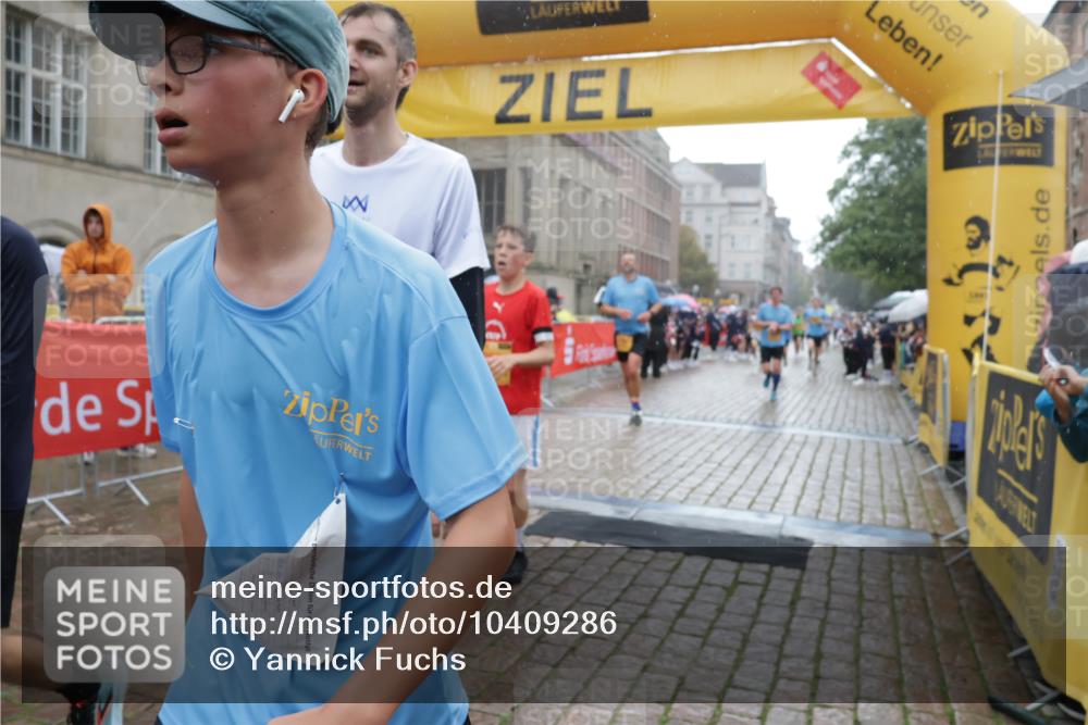 13.09.2026 - Kiel Lauf Yannick Fuchs http://msf.ph/oto/10409286 13.09.2026 10:37:27 Ziel 176, 595, 1142, 1479, 2925, 3028, 3137, 4375, 4521, 4877, 5262, 7640, 8146, 8515, 8567, 8628, 8820, 9208, 9435, 9540, 9977, 10393, 11685, 11748, 12742, 388, 886, 990, 1211, 1217, 1313, 2601, 4928, 5331, 5471, 6671, 6720, 7729, 7987, 8026, 8099, 8162, 8390, 8391, 8463, 8792, 9289, 9657, 9901, 10317, 10608, 11101, 11883, 11911, 12311, 12314, 12545, 12742, 453, 1041, 1700, 1707, 3860, 3981, 5357, 5429, 5850, 6133, 6230, 6511, 6705, 6796, 7129, 7355, 7732, 10952, 229 meine-sportfotos.de
