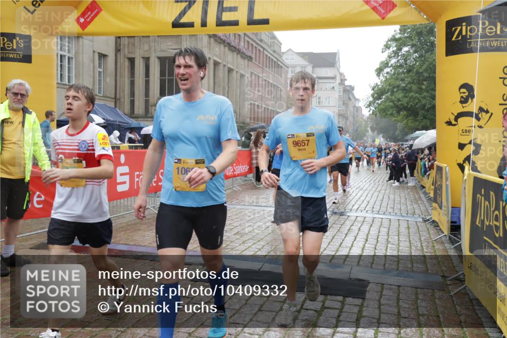 13.09.2026 - Kiel Lauf Yannick Fuchs http://msf.ph/oto/10409332 13.09.2026 10:37:31 Ziel 176, 595, 1479, 3028, 3137, 3981, 4375, 4521, 4877, 5262, 6705, 6796, 8146, 8515, 8567, 8820, 9540, 10393, 10952, 11685, 388, 595, 886, 990, 1142, 1211, 1217, 1313, 2601, 2925, 4928, 5331, 5471, 6671, 6720, 7640, 7729, 7987, 8026, 8162, 8390, 8391, 8463, 8628, 8792, 9208, 9289, 9435, 9901, 9977, 10317, 11101, 11748, 11883, 11911, 12311, 12314, 12545, 12742, 453, 1041, 1481, 1700, 1707, 3860, 4255, 4540, 5357, 5429, 5850, 6133, 6230, 6511, 7129, 7355, 7732 meine-sportfotos.de