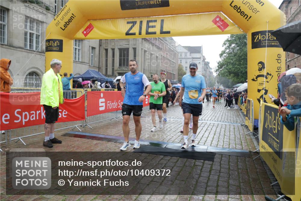 13.09.2026 - Kiel Lauf Yannick Fuchs http://msf.ph/oto/10409372 13.09.2026 10:37:34 Ziel 1479, 3028, 3137, 3981, 4375, 4521, 4877, 5262, 6511, 6705, 6796, 7129, 7355, 8146, 8567, 10393, 10952, 11685, 176, 388, 595, 886, 990, 1142, 1217, 1313, 2601, 2925, 5331, 5471, 6671, 6720, 7640, 7729, 7987, 8026, 8162, 8390, 8391, 8463, 8515, 8628, 8792, 8820, 9208, 9435, 9540, 9901, 9977, 11101, 11748, 11883, 11911, 12311, 12314, 12545, 12742, 228, 453, 1041, 1326, 1481, 1700, 1707, 2358, 2361, 3860, 4255, 4540, 5357, 5429, 5831, 5850, 6133, 6230, 7732 meine-sportfotos.de