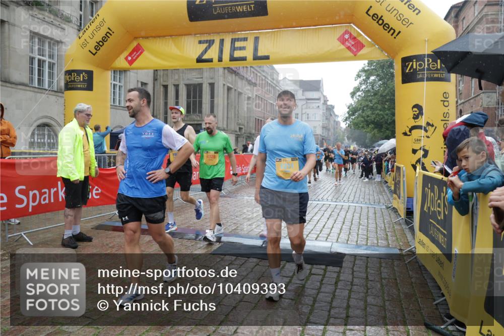 13.09.2026 - Kiel Lauf Yannick Fuchs http://msf.ph/oto/10409393 13.09.2026 10:37:36 Ziel 1707, 3028, 3137, 3981, 4375, 4521, 4877, 5262, 5850, 6133, 6511, 6705, 6796, 7129, 7355, 8146, 8567, 10393, 10952, 11685, 12424, 176, 388, 595, 886, 1142, 1217, 1313, 1479, 2601, 2925, 3137, 5262, 5331, 5471, 6671, 6720, 7640, 7729, 7987, 8026, 8162, 8390, 8391, 8463, 8515, 8628, 8792, 8820, 9208, 9435, 9540, 9901, 9977, 11101, 11748, 11883, 11911, 12311, 12314, 12545, 12742, 228, 453, 1041, 1326, 1481, 1700, 2358, 2361, 3860, 4255, 4540, 5357, 5429, 5831, 6230, 7732 meine-sportfotos.de