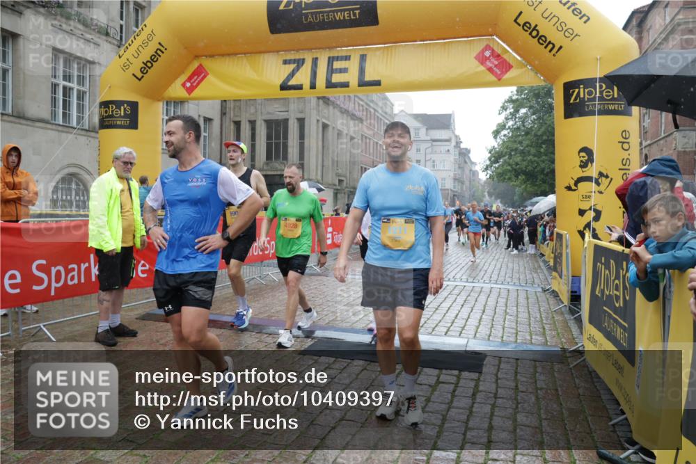 13.09.2026 - Kiel Lauf Yannick Fuchs http://msf.ph/oto/10409397 13.09.2026 10:37:36 Ziel 1707, 3028, 3137, 3981, 4375, 4521, 4877, 5262, 5850, 6133, 6511, 6705, 6796, 7129, 7355, 8146, 8567, 10393, 10952, 11685, 12424, 176, 388, 595, 886, 1142, 1217, 1313, 1479, 2601, 2925, 3137, 5262, 5331, 5471, 6671, 6720, 7640, 7729, 7987, 8026, 8162, 8390, 8391, 8463, 8515, 8628, 8792, 8820, 9208, 9435, 9540, 9901, 9977, 11101, 11748, 11883, 11911, 12311, 12314, 12545, 12742, 228, 453, 1041, 1326, 1481, 1700, 2358, 2361, 3860, 4255, 4540, 5357, 5429, 5831, 6230, 7732 meine-sportfotos.de